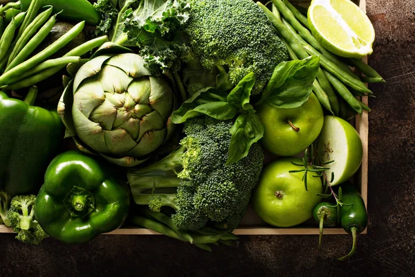 Variedade de legumes e frutas verdes — Fotografia de Stock