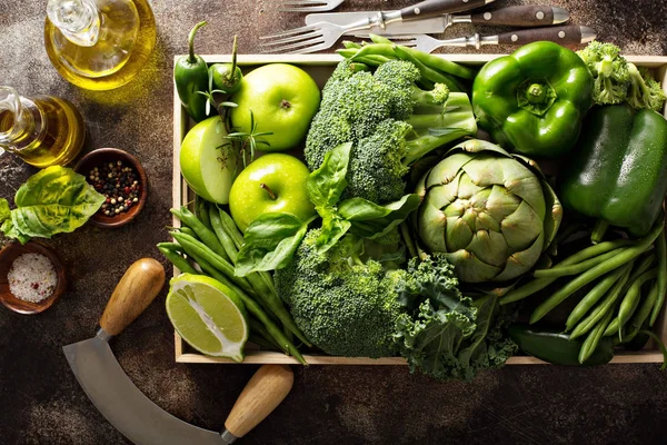 Verscheidenheid van groene groenten en fruit — Stockfoto