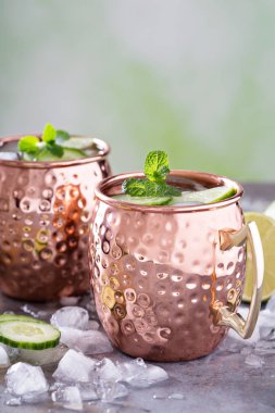 Moskova katır kireç ve salatalık ile kokteyl