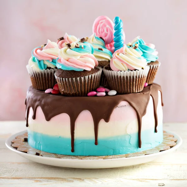 Torta festiva rosa e blu — Foto Stock