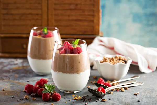 Breakfast parfait with yogurt and chocolate smoothie — Stock Photo, Image