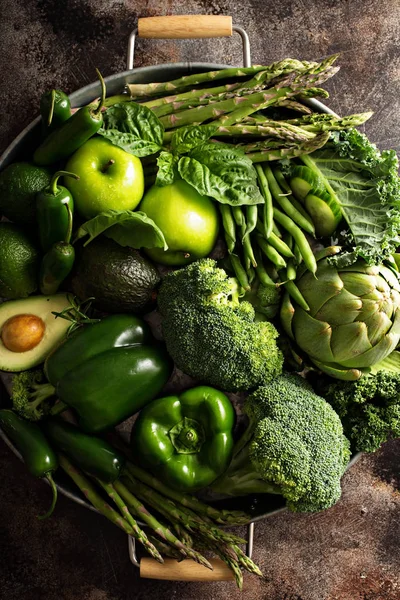 Variété de légumes et fruits verts — Photo