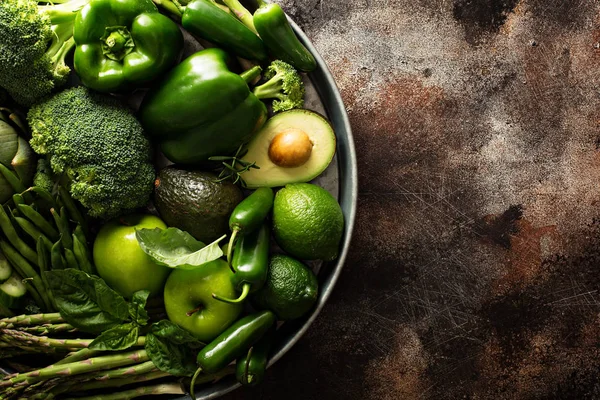 Verscheidenheid van groene groenten en fruit — Stockfoto
