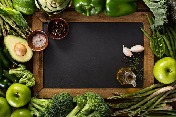 Variété de légumes et fruits verts — Photo