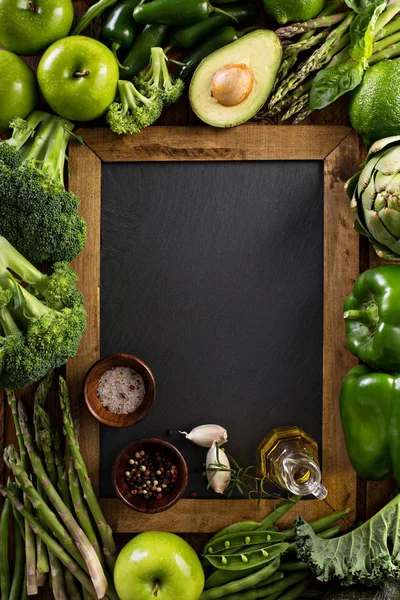 Різноманітність зелених овочів і фруктів — стокове фото