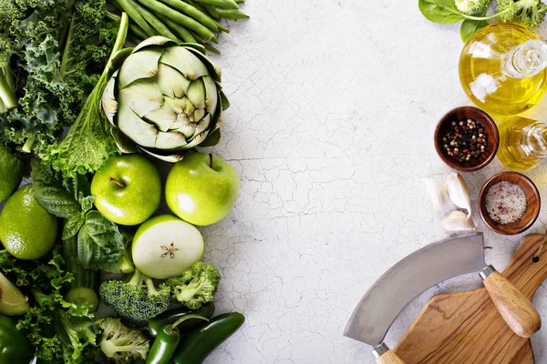 Verscheidenheid van groene groenten en fruit — Stockfoto