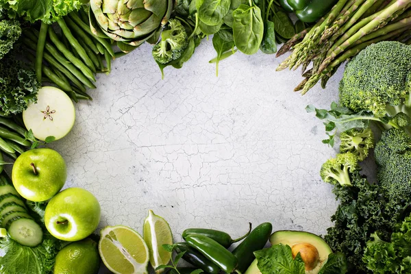 Variété de légumes et fruits verts — Photo