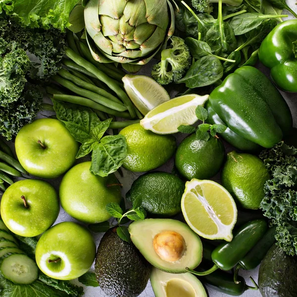 Wiele zielonych warzyw i owoców — Zdjęcie stockowe