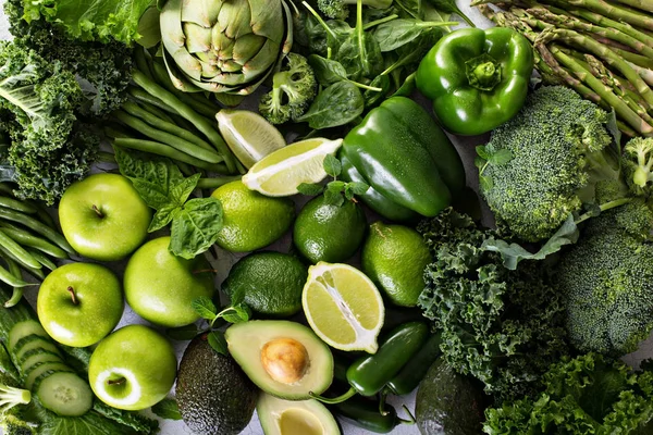 Variété de légumes et fruits verts — Photo