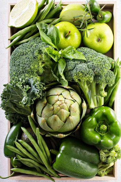 Variedade de legumes e frutas verdes — Fotografia de Stock