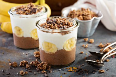 Muz çikolata chia puding parfe