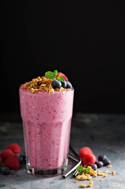 Berry smoothie uzun bardak
