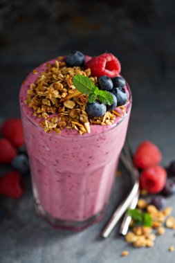 Berry smoothie uzun bardak