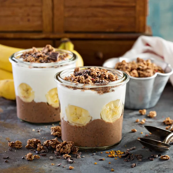 Chocolate chia pudding parfait with banana — Stock Photo, Image