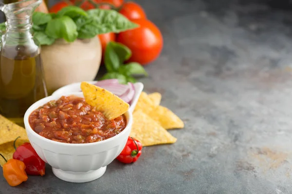 Homemade spicy tomato salsa with vegetables and olive oil — Stock Photo, Image