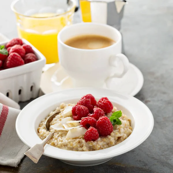 Steel cut oatmeal porridge with raspberry and coconut — Stock Photo, Image