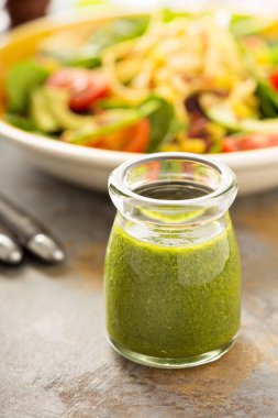 Sağlıklı Yeşil Tanrıça salata sosu