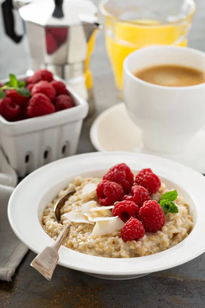 Steel cut oatmeal porridge with raspberry and coconut — Stock Photo, Image