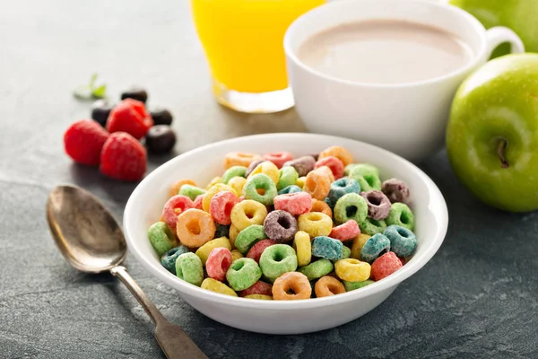 Cereales dulces coloridos de fruta con jugo y cacao — Foto de Stock