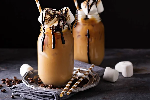 Iced coffee with toasted marshmallow — Stock Photo, Image