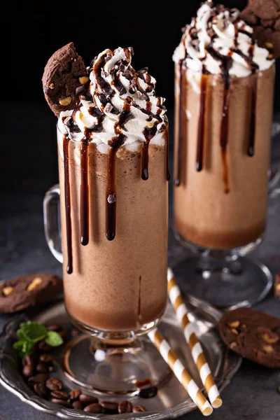 Schokoladenfrappe mit Keksen — Stockfoto