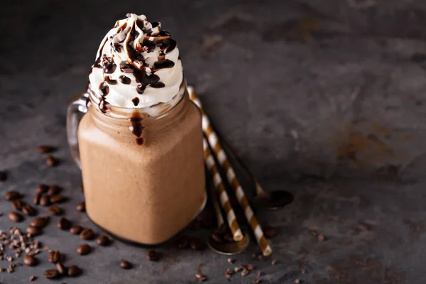 Cokelat kopi frappe dengan krim kocok — Stok Foto
