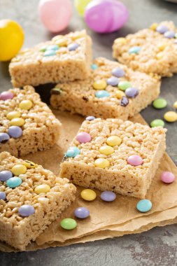 Pirinç krispies şekerle davranır