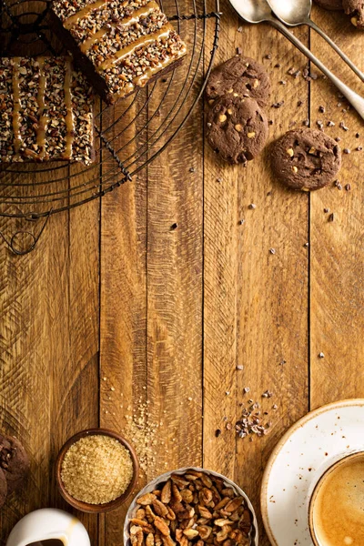 Brownies con nueces y caramelo — Foto de Stock