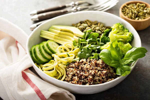 Cuenco de grano verde y saludable —  Fotos de Stock