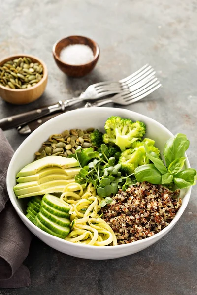 Cuenco de grano verde y saludable —  Fotos de Stock