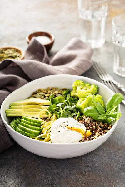 Cuenco de grano verde y saludable —  Fotos de Stock