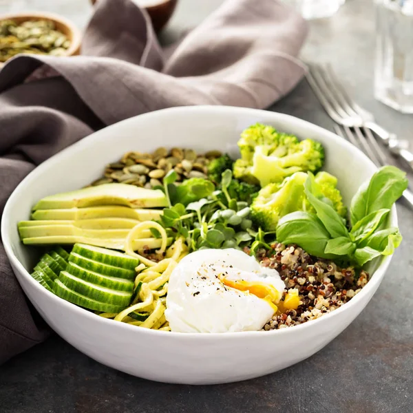 Cuenco de grano verde y saludable —  Fotos de Stock