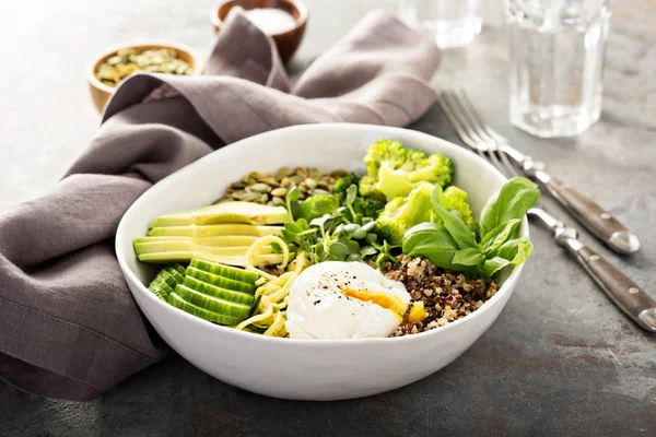 Green and healthy grain bowl