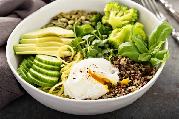 Cuenco de grano verde y saludable —  Fotos de Stock