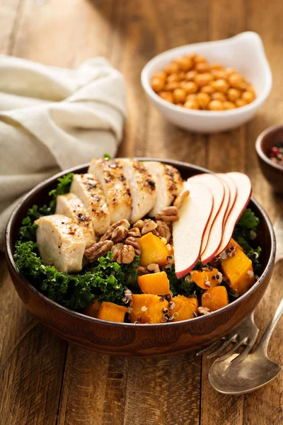 Healthy grain bowl with roasted chickpeas — Stock Photo, Image