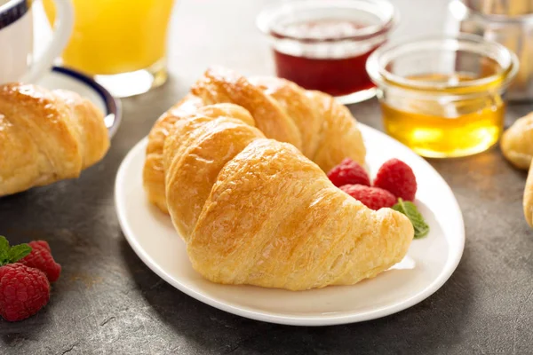 Freshly baked croissants with honey and jam — Stock Photo, Image