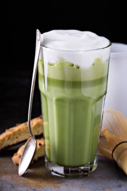 Uzun boylu gözlük Matcha latte
