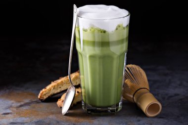 Uzun boylu gözlük Matcha latte