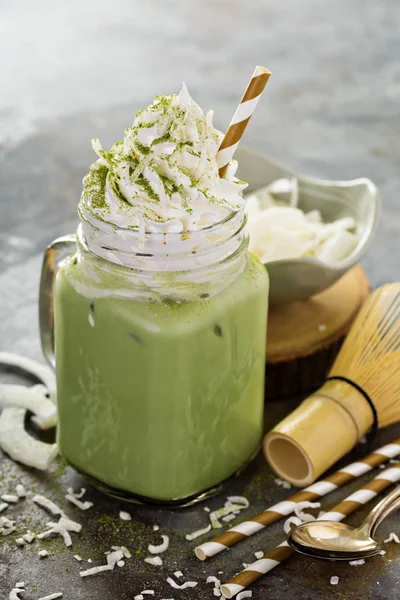 코코넛 크림 matcha 라 떼 아이스 — 스톡 사진