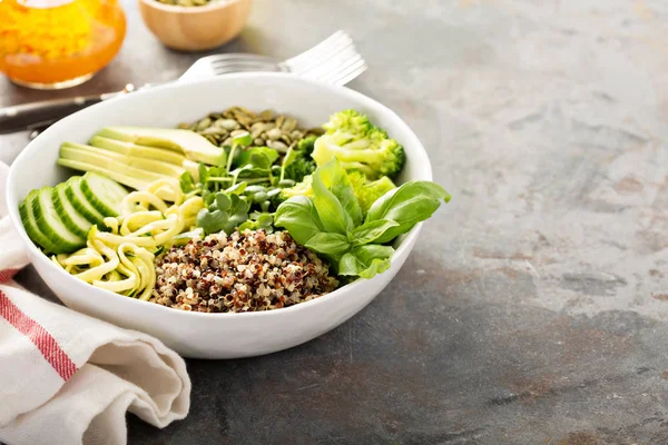 Cuenco de grano verde y saludable —  Fotos de Stock