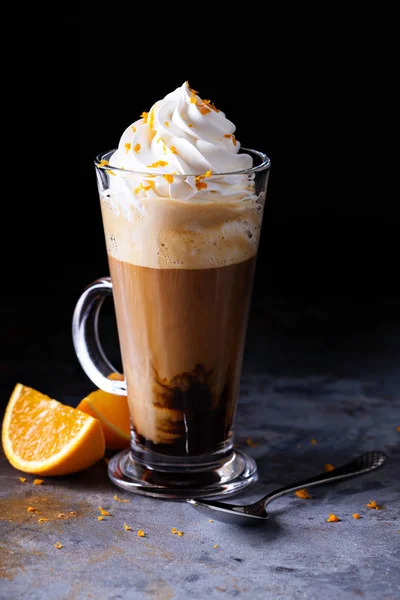 Café vienés caliente con crema batida — Foto de Stock