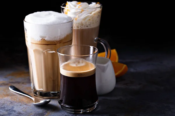 Kawa latte, espresso czarny i wiedeńskiej kawy — Zdjęcie stockowe