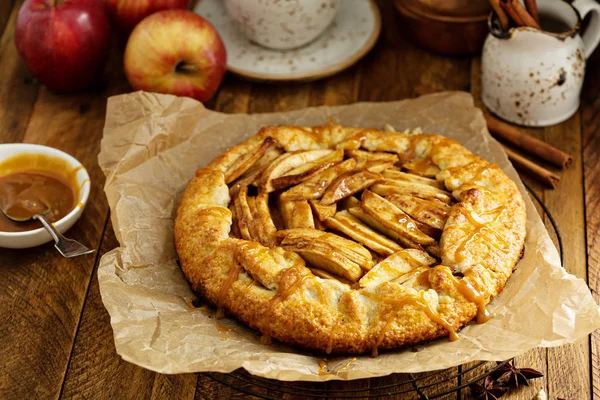 Galette de manzana y caramelo salado —  Fotos de Stock