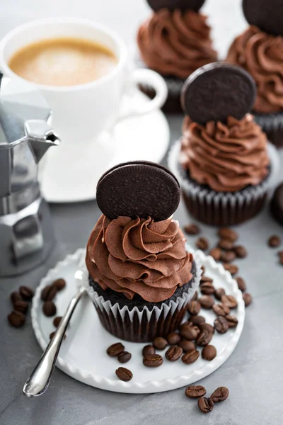 Schokolade Kaffee Cupcakes mit dunklem Zuckerguss — Stockfoto