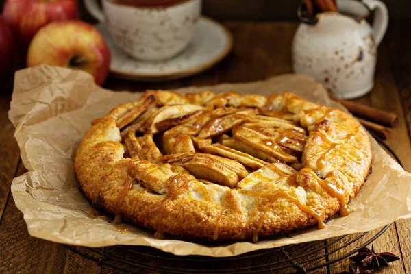 Galette de manzana y caramelo salado —  Fotos de Stock