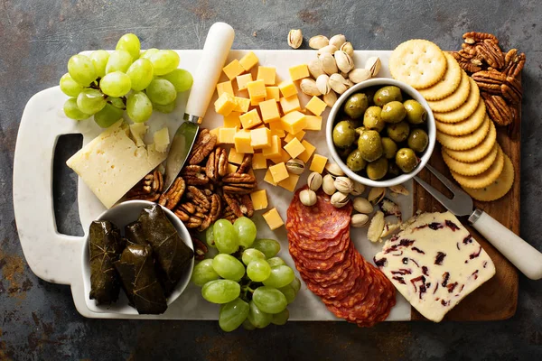 Cheese and snacks platter overhead shot — Stock Photo, Image