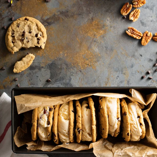 Zmrzlina sendviče s cookies čokoláda chip — Stock fotografie