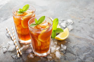 Limonlu geleneksel buzlu çay