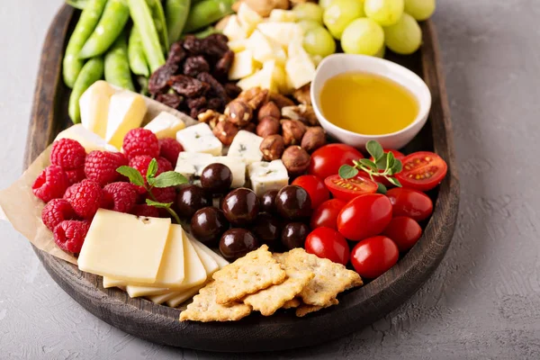 Cheese plate with fresh vegetables and fruits — Stock Photo, Image