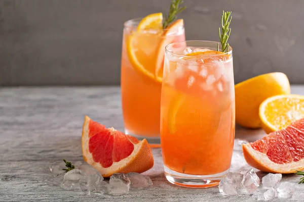 Cocktail d'agrumes au pamplemousse et à l'orange — Photo